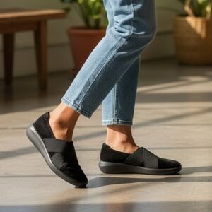 Clarks Women's Cushion Feel Kayleigh Black Slip On Flats Shoes Suede Size 7.5M